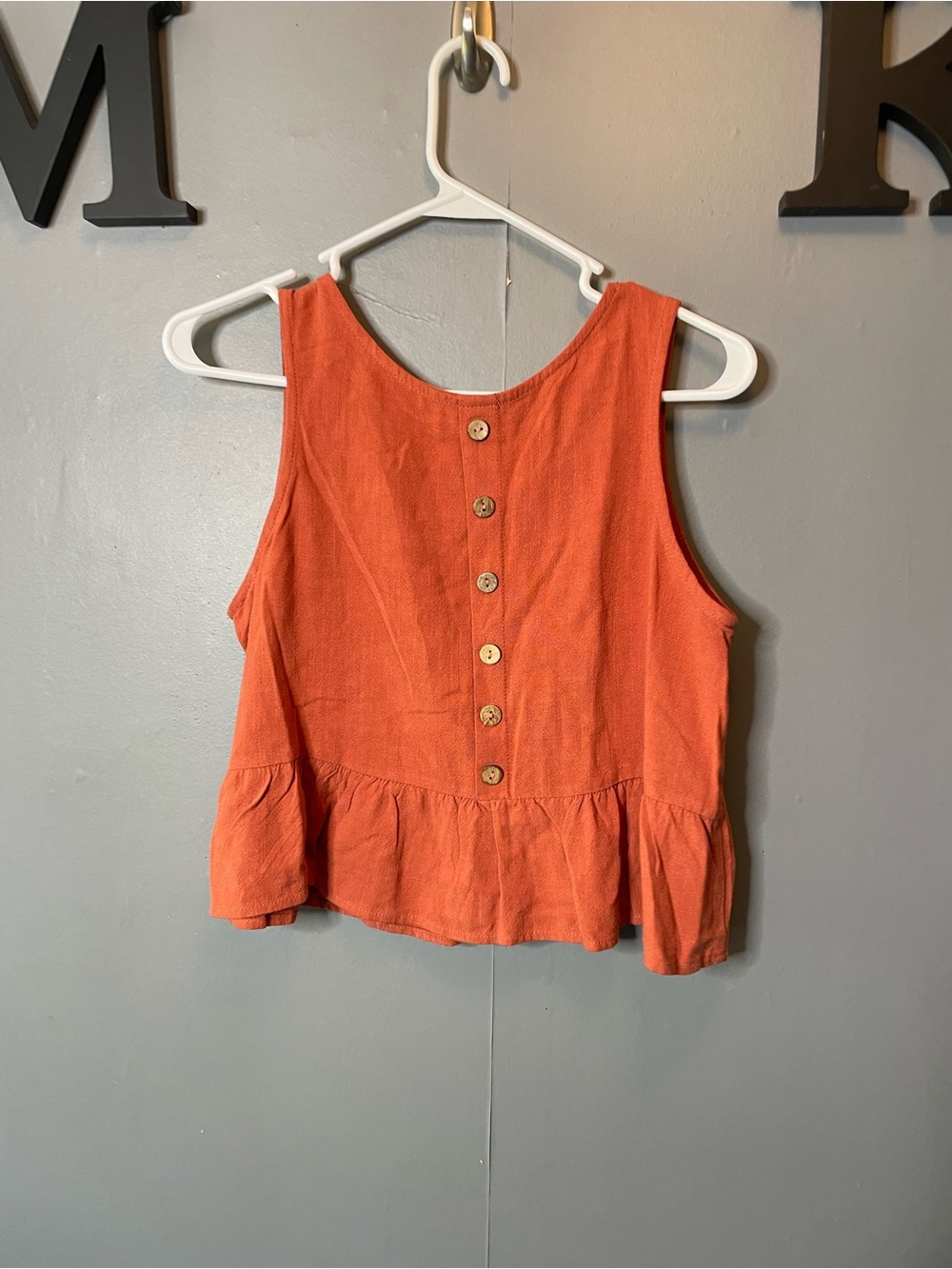 Anrabess Women’s linen Ruffle Hem Tank Top Button up back - Rust size small - Picture 7 of 10
